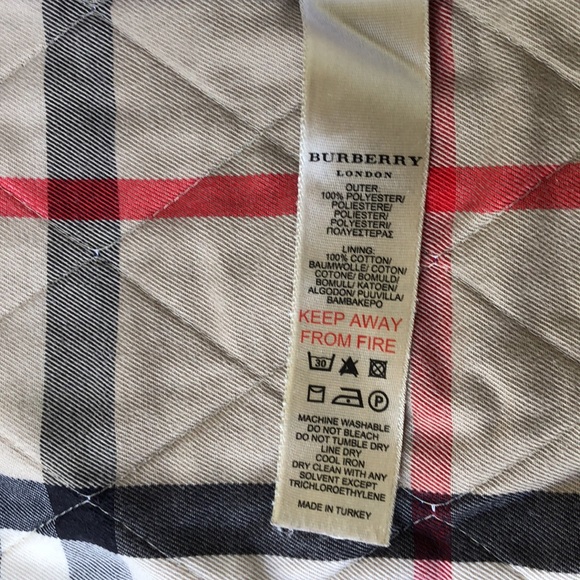 Classic Burberry quilted jacket. Size 3 - Picture 4 of 8